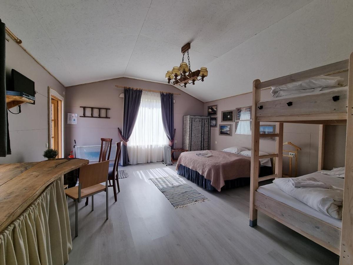 Viesu Nams Vecmuiza Hotell Tūja Exteriör bild