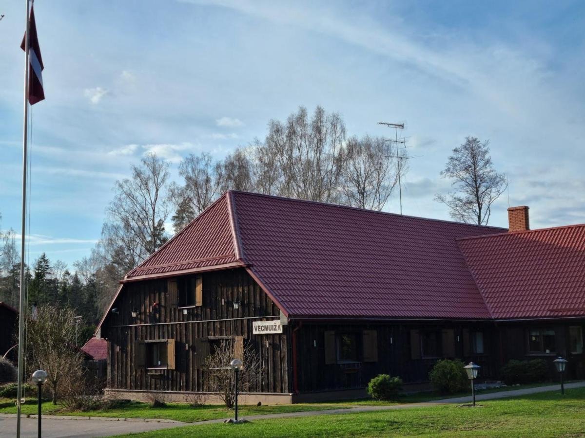Viesu Nams Vecmuiza Hotell Tūja Exteriör bild