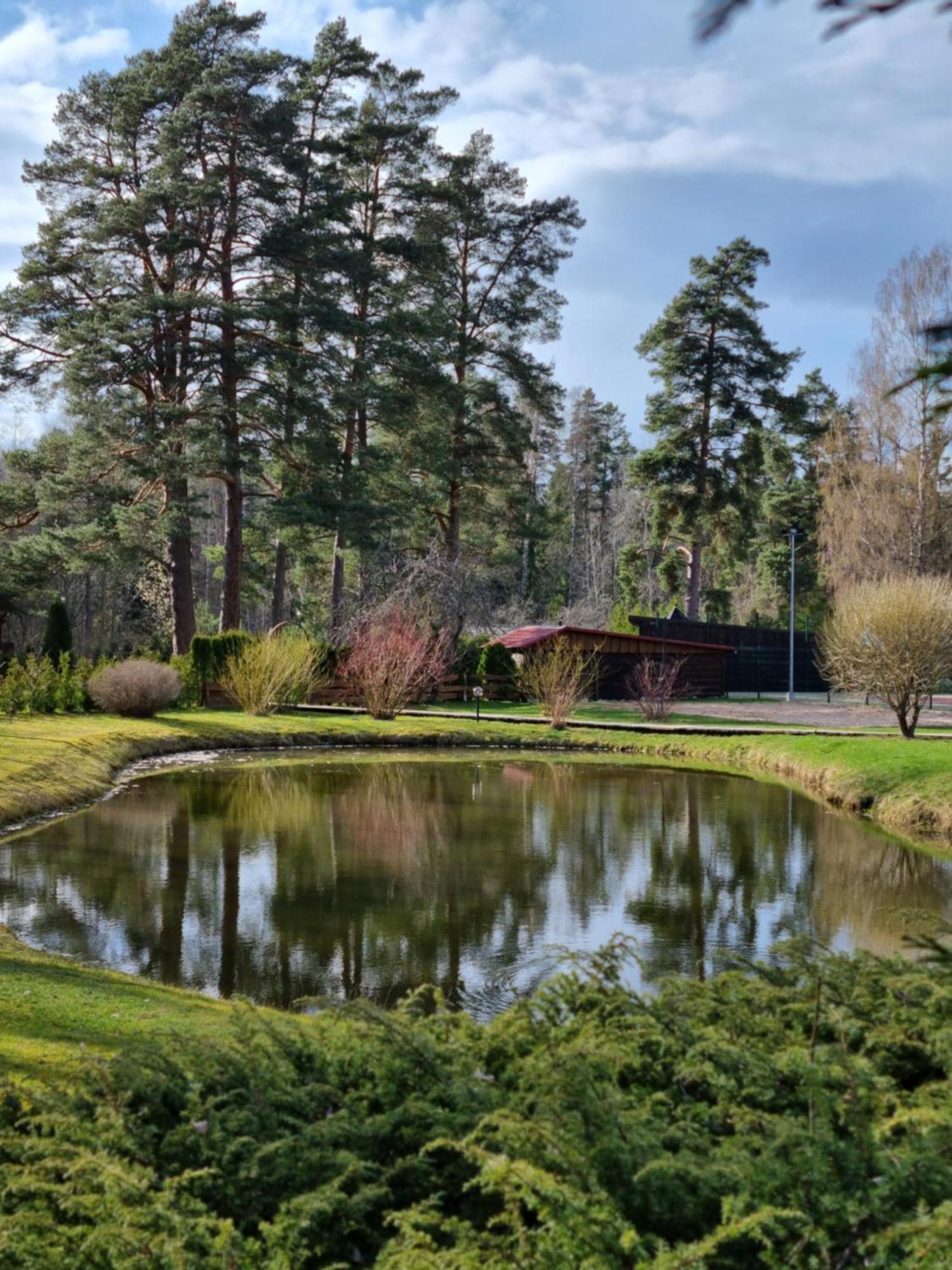 Viesu Nams Vecmuiza Hotell Tūja Exteriör bild