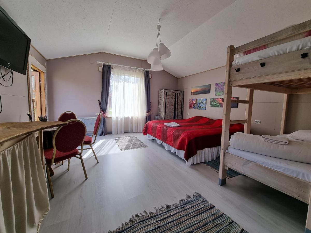 Viesu Nams Vecmuiza Hotell Tūja Exteriör bild