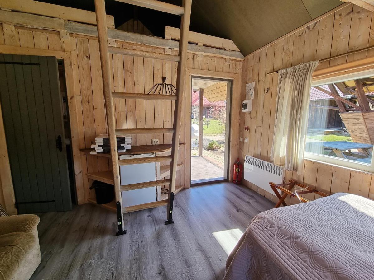 Viesu Nams Vecmuiza Hotell Tūja Exteriör bild