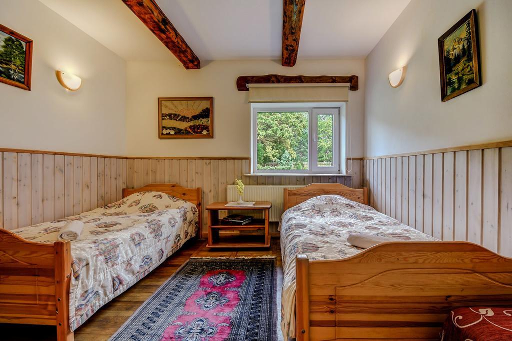 Viesu Nams Vecmuiza Hotell Tūja Exteriör bild