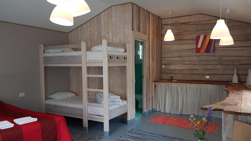 Viesu Nams Vecmuiza Hotell Tūja Exteriör bild
