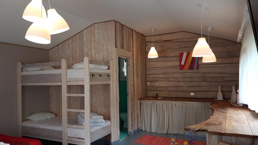 Viesu Nams Vecmuiza Hotell Tūja Exteriör bild